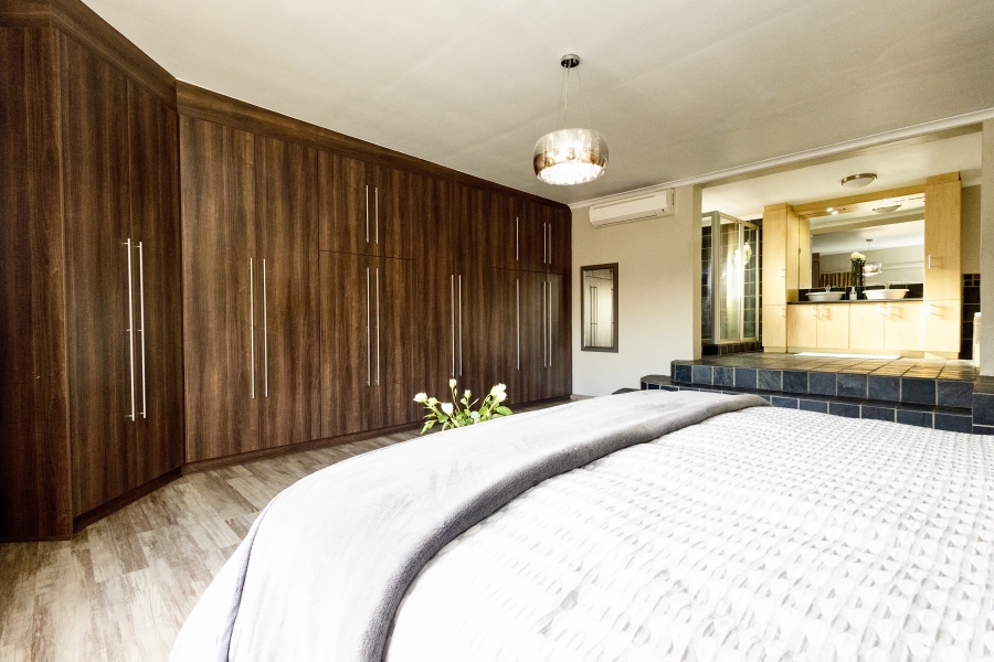 4 Bedroom Property for Sale in Sonstraal Heights Western Cape